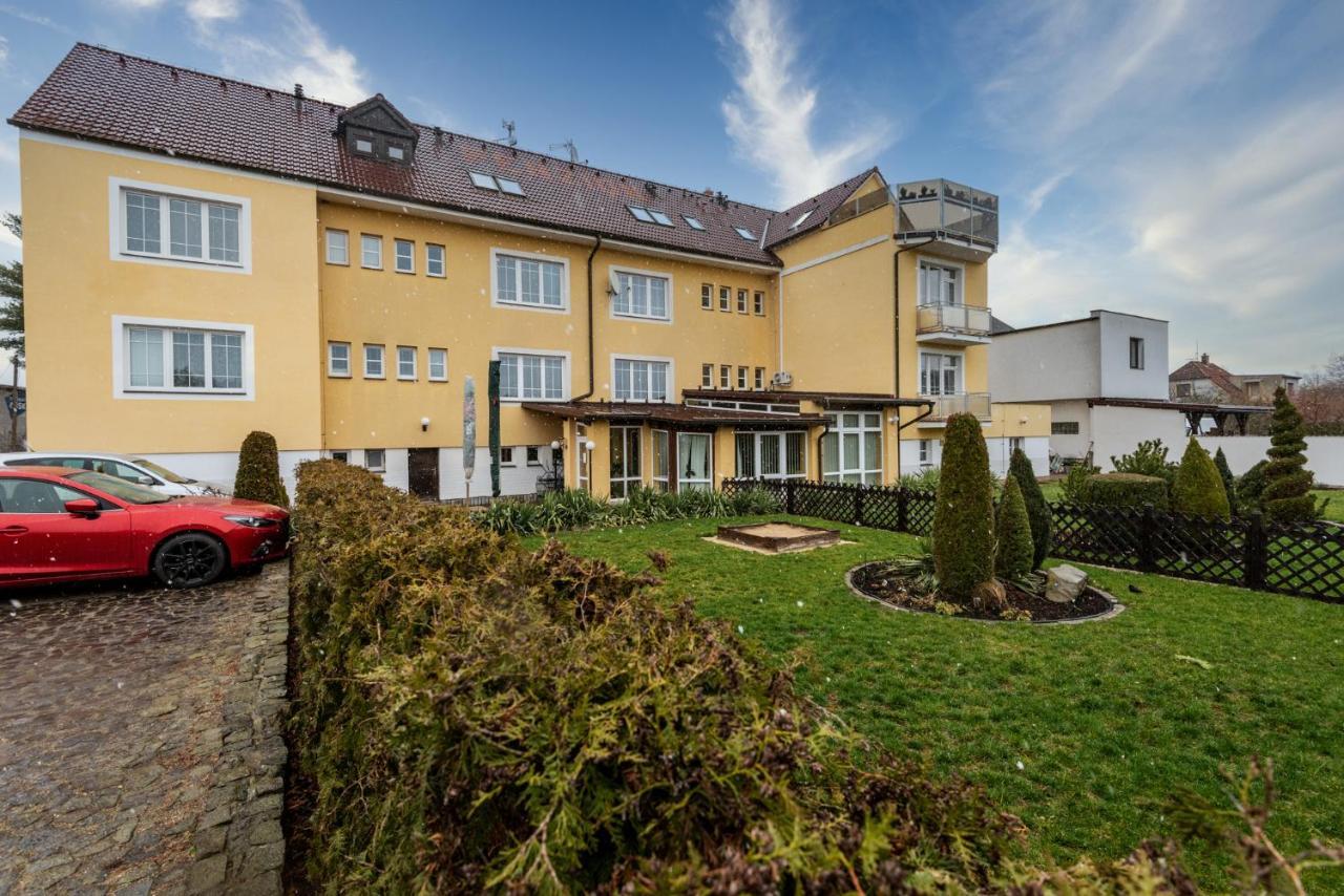 Hotel Pension u Mydlářů Mnichovo Hradiste Exterior foto